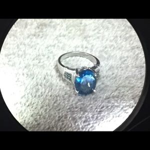 Beautiful Vintage Blue ring size @7.5